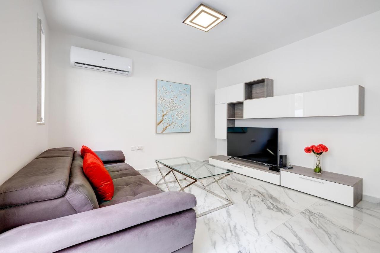 Cosy Apartment Steps To St George'S Bay Saint Julian's Exterior foto