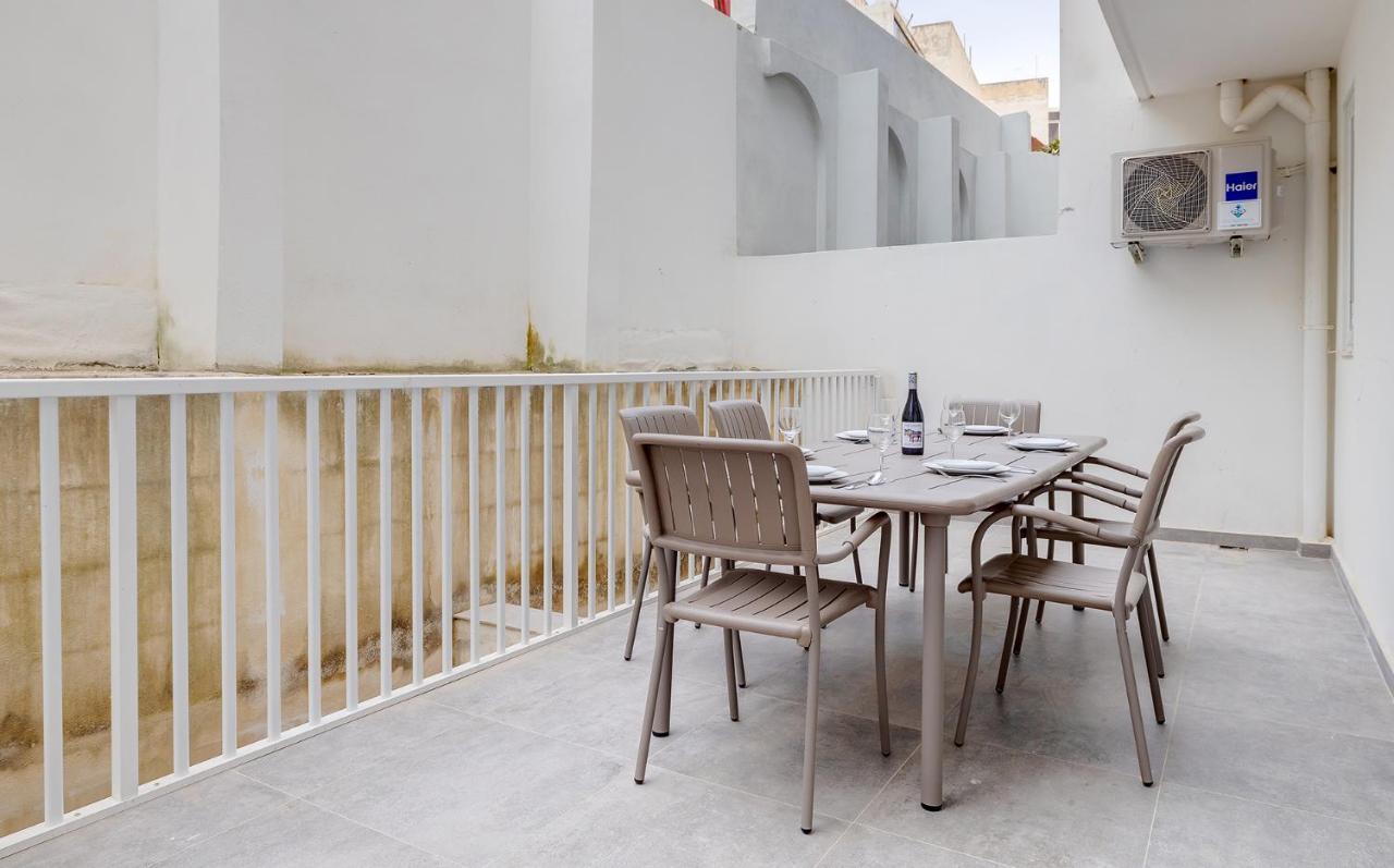 Cosy Apartment Steps To St George'S Bay Saint Julian's Exterior foto