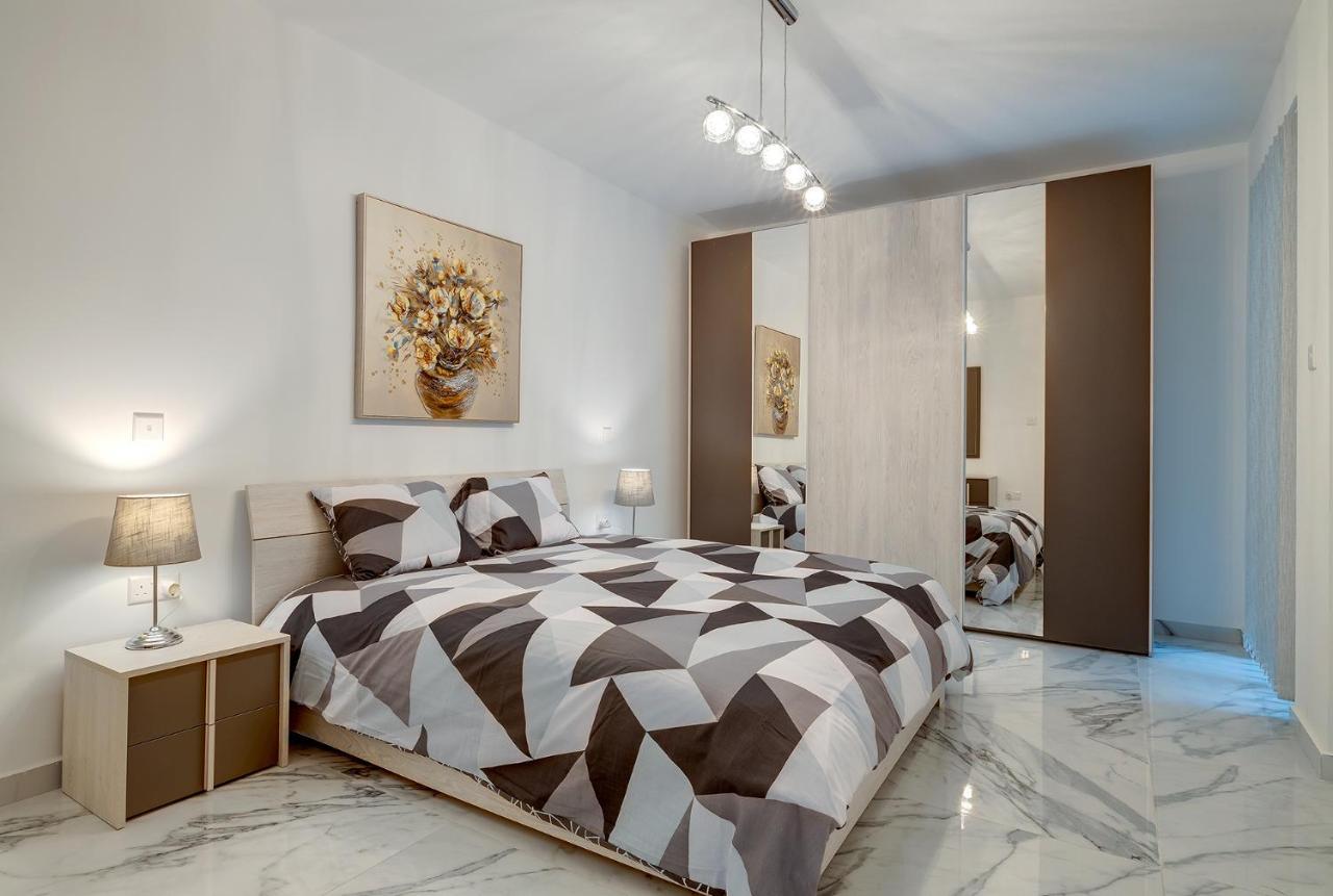 Cosy Apartment Steps To St George'S Bay Saint Julian's Exterior foto