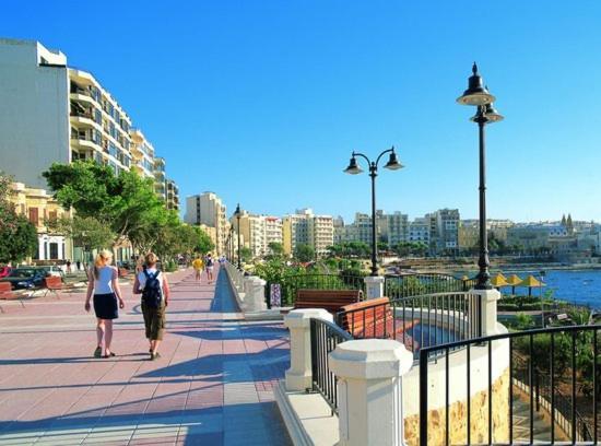 Cosy Apartment Steps To St George'S Bay Saint Julian's Exterior foto