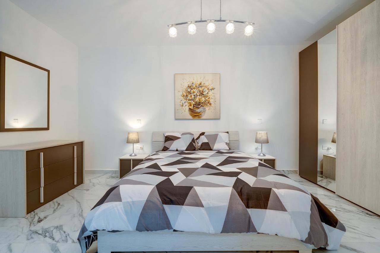 Cosy Apartment Steps To St George'S Bay Saint Julian's Exterior foto