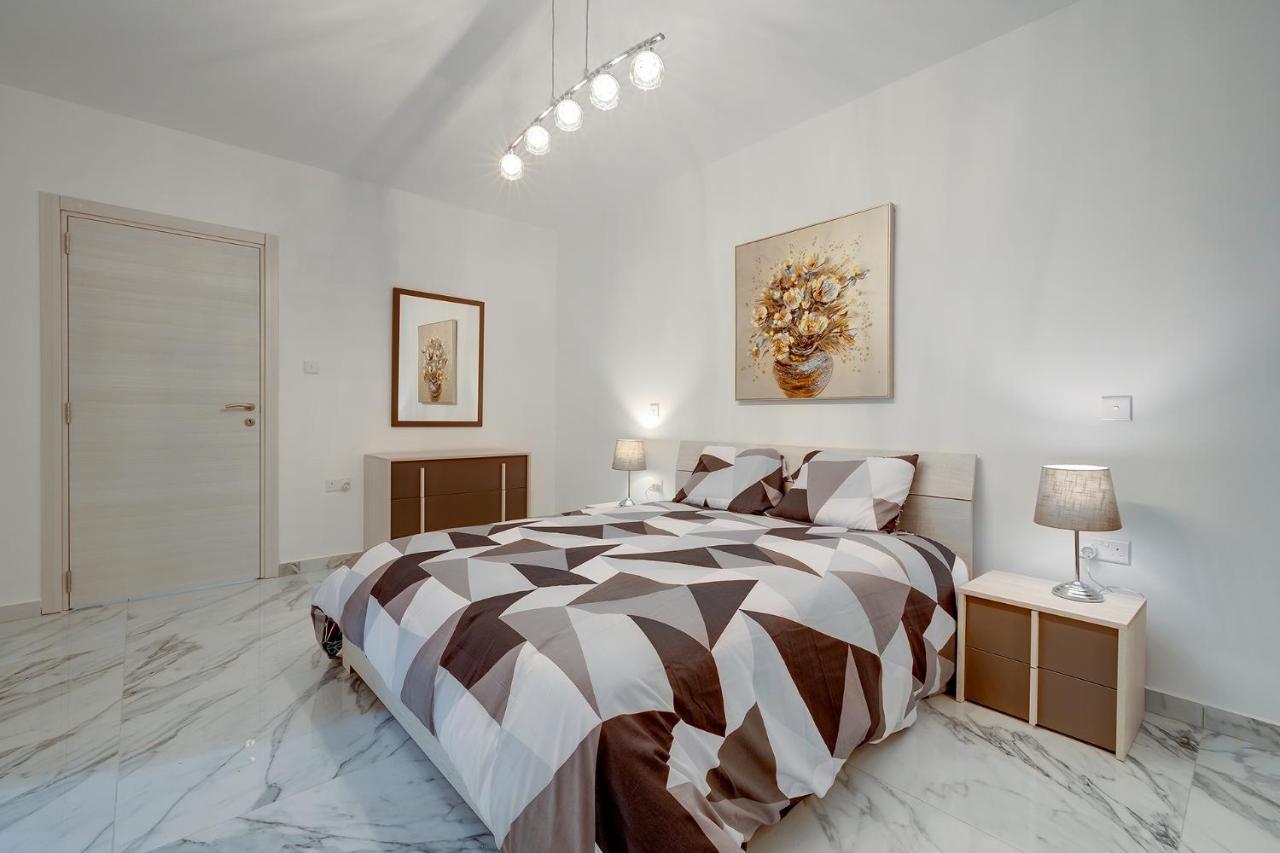 Cosy Apartment Steps To St George'S Bay Saint Julian's Exterior foto